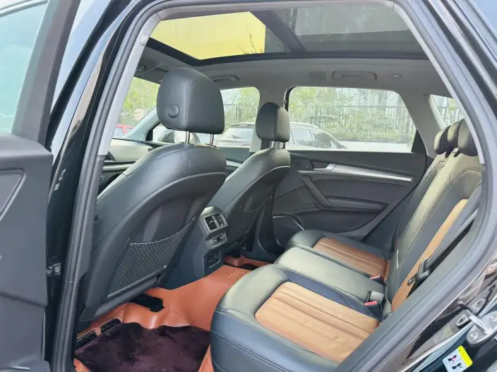 Audi Q5L 2020 Model 45 TFSI Exclusive Fashion Model – фото 10
