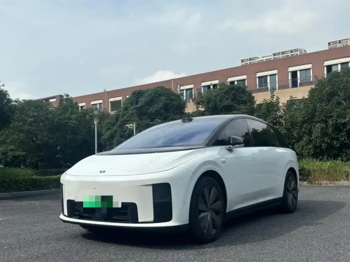 Li Auto i8 2025 Model Standard Edition – фото 1