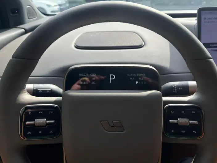 Li Auto i8 2025 Model Standard Edition – фото 8