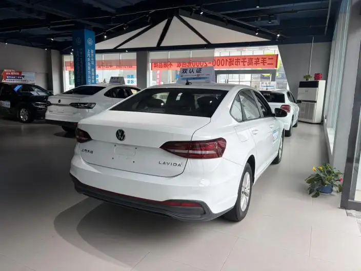 Volkswagen Lavida 2024 Model 1.5L Automatic Deyi Edition – фото 4