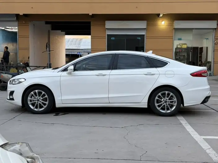 Ford Mondeo 2020 Model EcoBoost 180 Luxury Model – фото 4
