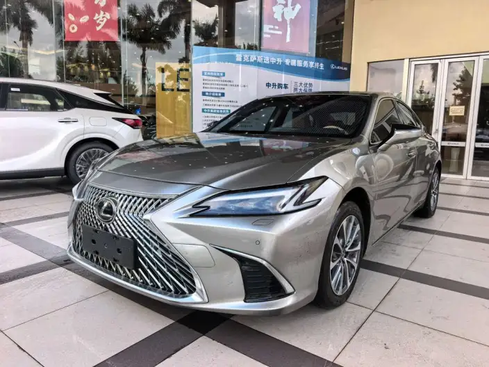 Lexus ES 2025 Model 200 Premium – фото 1