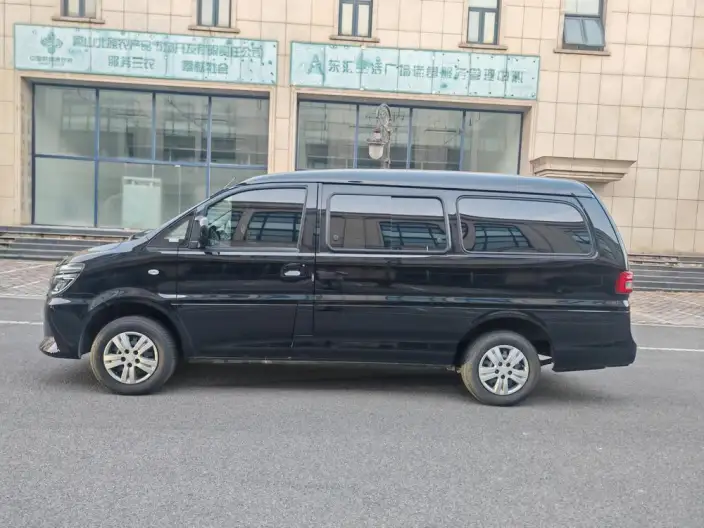Lingzhi 2023 Model M5L 1.6L Luxury Model 7 seat
