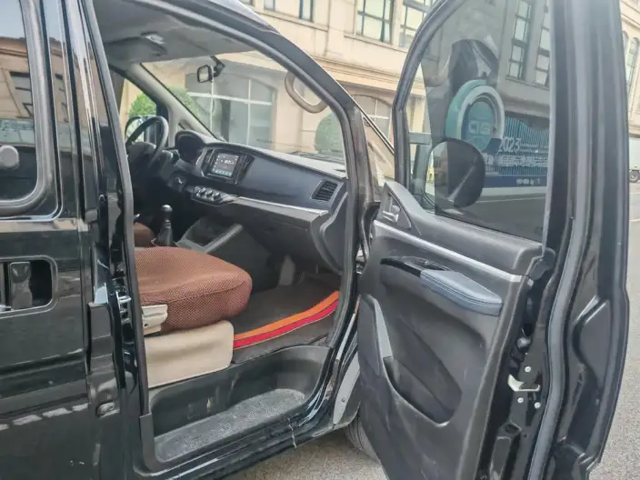 Lingzhi 2023 Model M5L 1.6L Luxury Model 7 seat – фото 9
