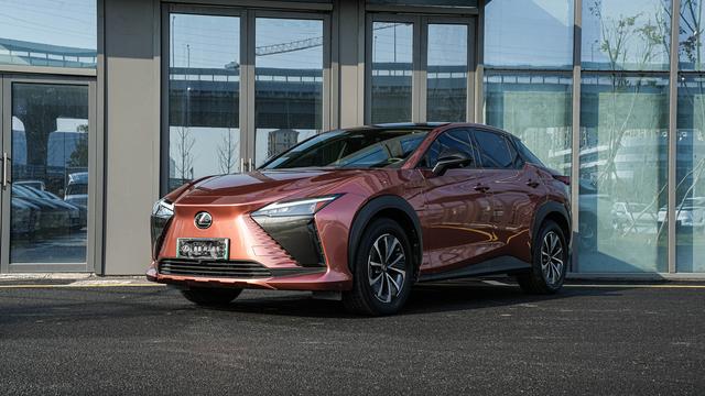 Lexus RZ 2023 450e DIRECT4 Premium – фото 1
