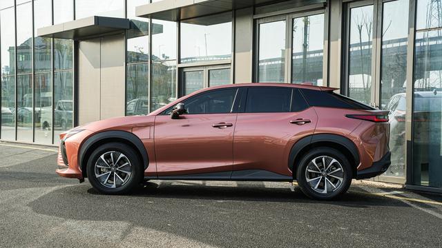 Lexus RZ 2023 450e DIRECT4 Premium – фото 7