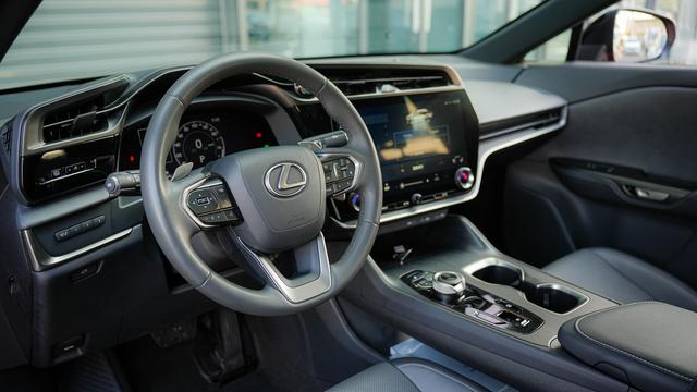 Lexus RZ 2023 450e DIRECT4 Premium – фото 9
