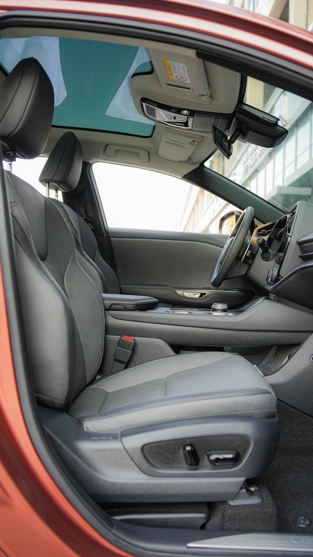 Lexus RZ 2023 450e DIRECT4 Premium – фото 11