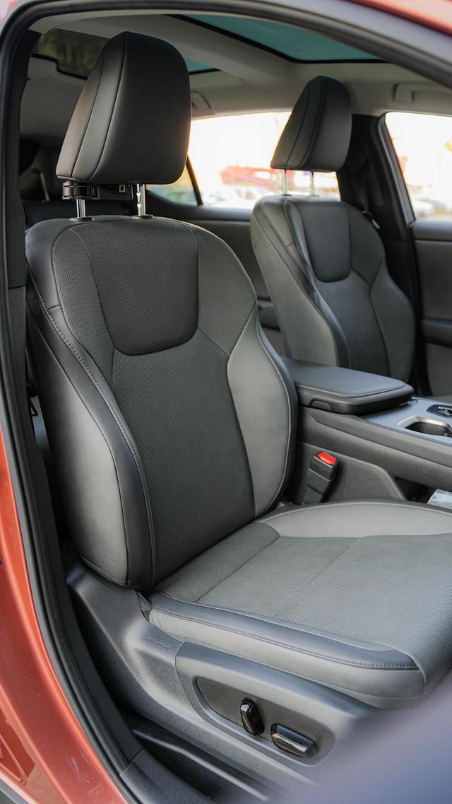 Lexus RZ 2023 450e DIRECT4 Premium – фото 12