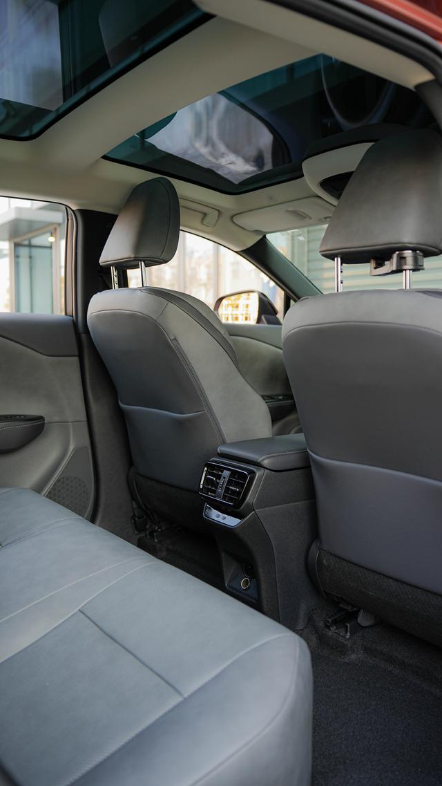 Lexus RZ 2023 450e DIRECT4 Premium – фото 13