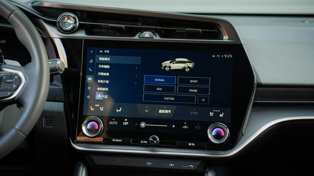 Lexus RZ 2023 450e DIRECT4 Premium – фото 17