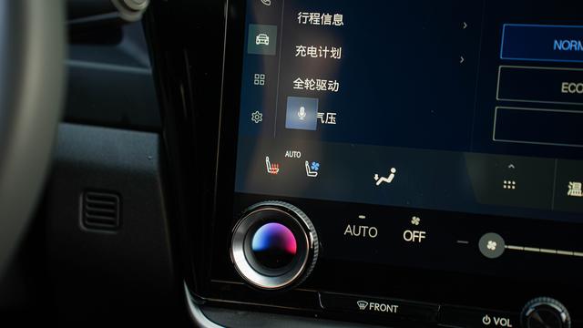 Lexus RZ 2023 450e DIRECT4 Premium – фото 18