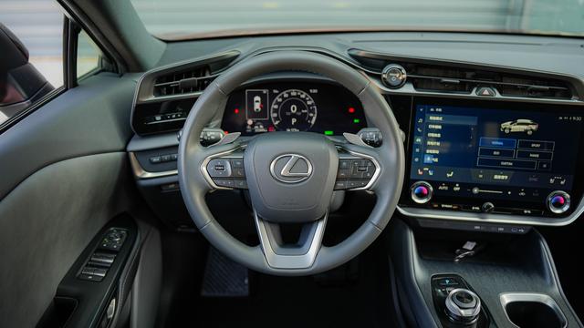 Lexus RZ 2023 450e DIRECT4 Premium – фото 20
