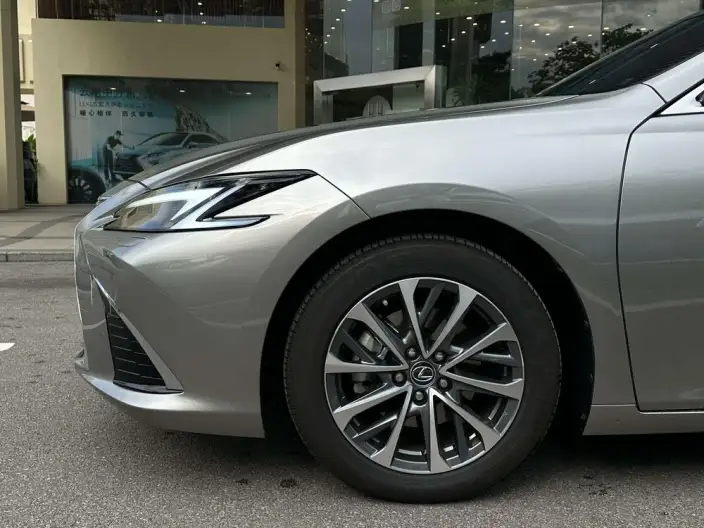 Lexus ES 2025 Model 300h Premium – фото 3