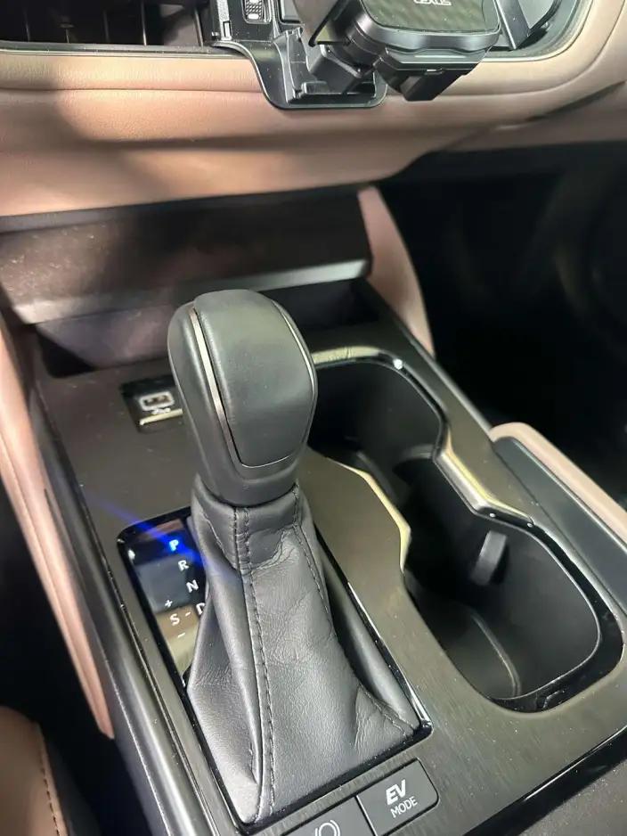 Lexus ES 2025 Model 300h Premium – фото 8