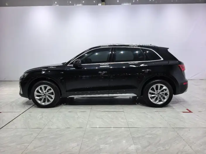 Audi Q5L 2022 Model 40T Luxury Dynamic Model – фото 4