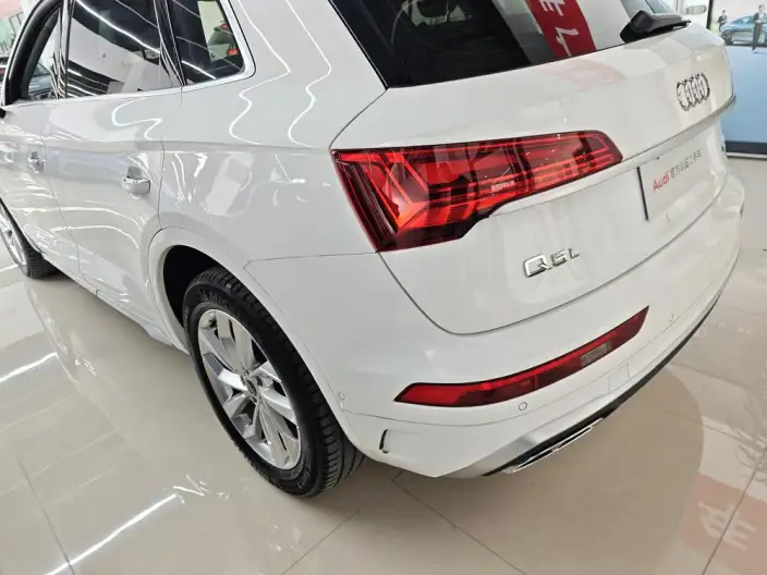 Audi Q5L 2022 Model 40T Luxury Dynamic Model – фото 3
