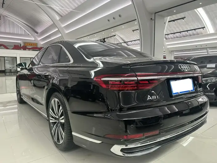 Audi A8 2024 Model A8L 45 TFSI quattro Luxury Model – фото 3