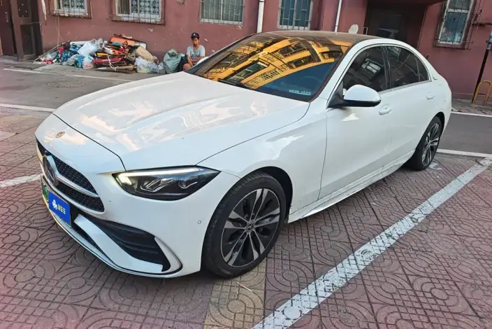 Mercedes-Benz C-Class PHEV 2025 Model C 350 eL – фото 1