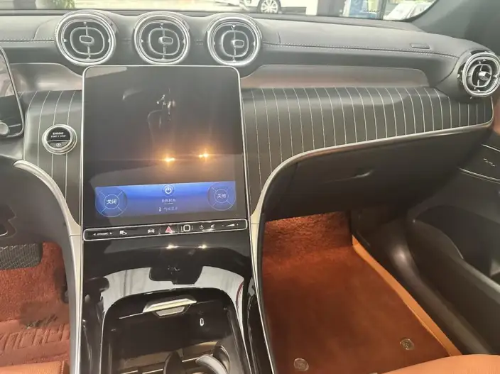 Mercedes-Benz GLC 2023 Model Facelift GLC 300 L 4MATIC Dynamic Model 5 seat – фото 6