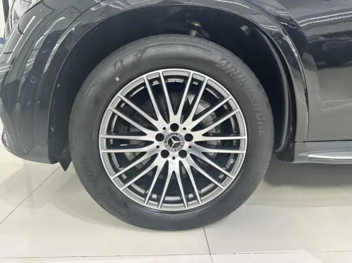 Mercedes-Benz GLC 2023 Model Facelift GLC 300 L 4MATIC Dynamic Model 5 seat – фото 9