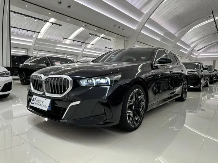 BMW 5 Series 2025 Model 530Li Exclusive Model M Sports Set – фото 1