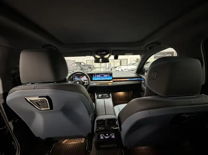 BMW 5 Series 2025 Model 530Li Exclusive Model M Sports Set – фото 9