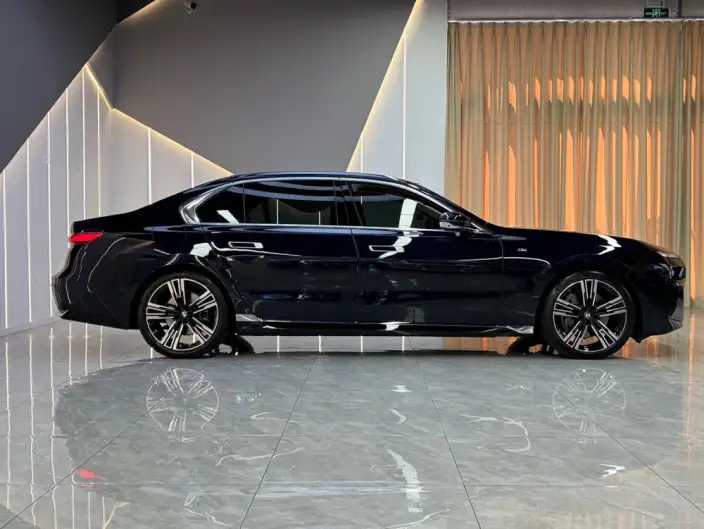 BMW 7 Series 2023 Model 740Li Leading Model M Sports Set