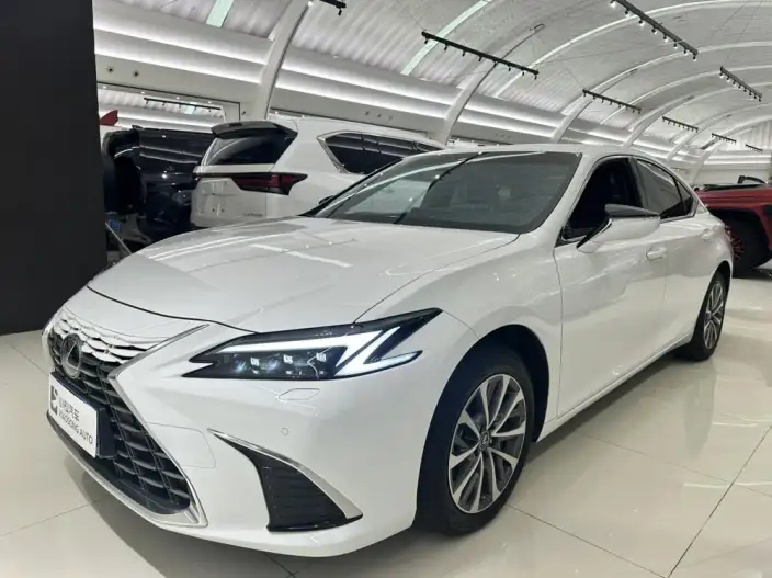 Lexus ES 2025 Model 200 Premium – фото 1