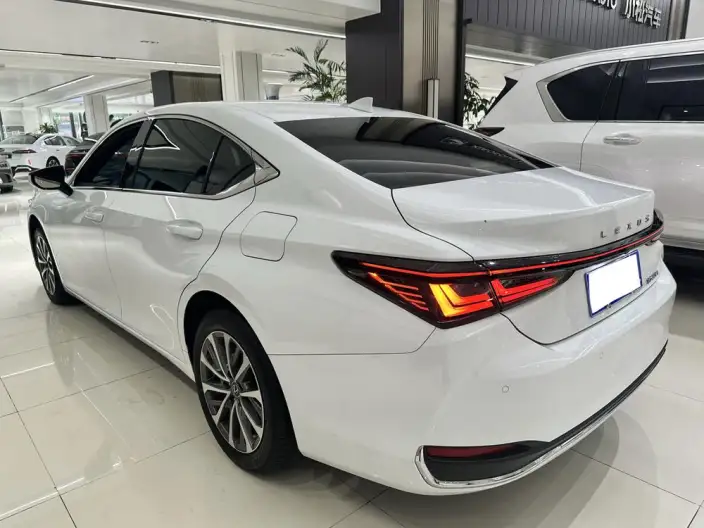 Lexus ES 2025 Model 200 Premium – фото 3