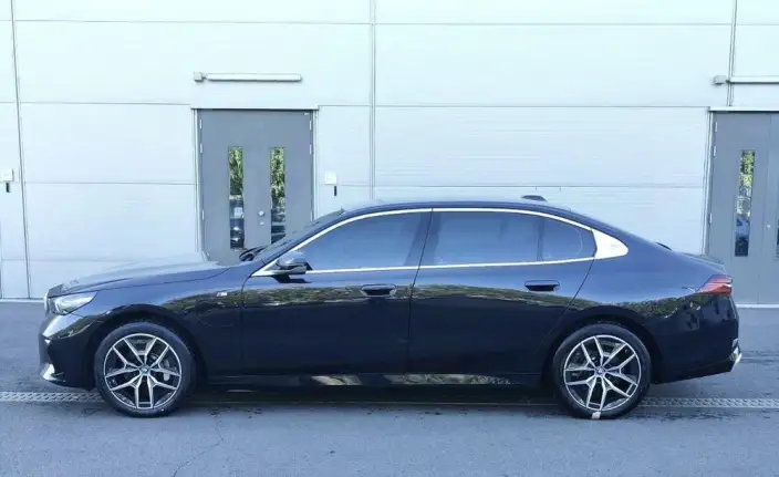 BMW i5 2025 Model eDrive35L M Sports Set – фото 3