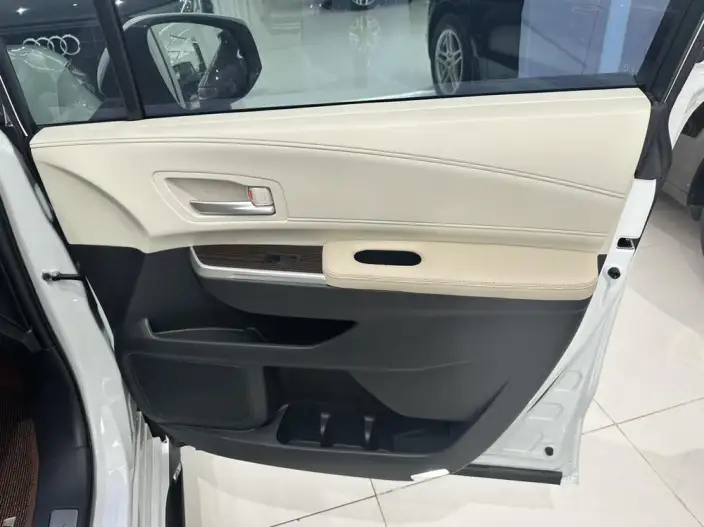 Granvia 2023 Model Intelligent Hybrid 2.5L Noble PLUS – фото 8