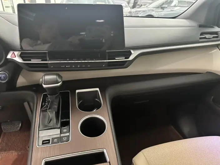 Granvia 2023 Model Intelligent Hybrid 2.5L Noble PLUS – фото 10