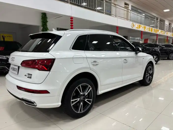 Audi Q5L 2020 Model Facelift 40 TFSI Rong Xiang Fashion Model – фото 4