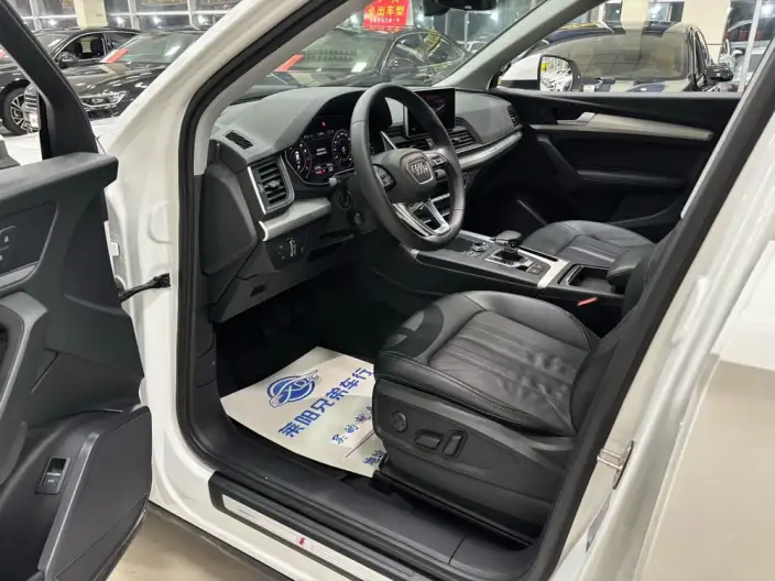Audi Q5L 2020 Model Facelift 40 TFSI Rong Xiang Fashion Model – фото 7