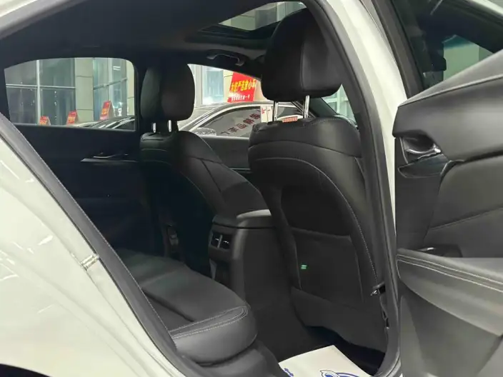 Cadillac CT4 2022 Model 28T Fashion Model – фото 9