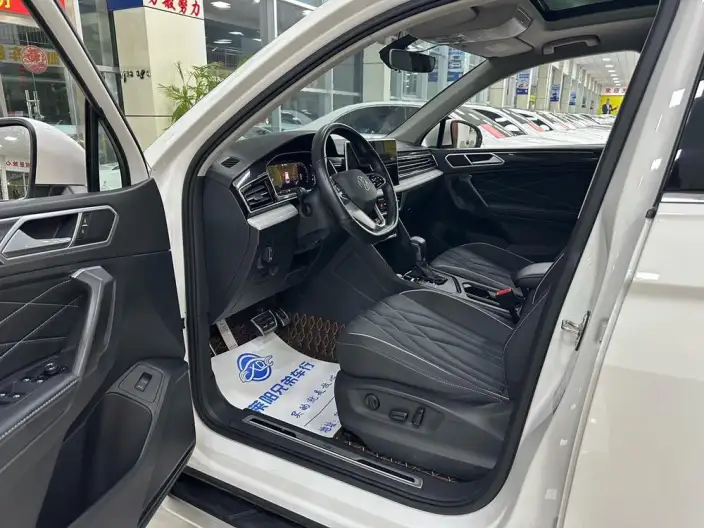 Volkswagen Tiguan L 2022 Model 330TSI Automatic 2WD R-Line Enjoy the version more – фото 8