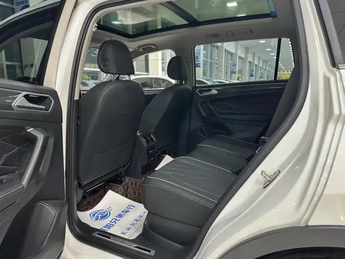 Volkswagen Tiguan L 2022 Model 330TSI Automatic 2WD R-Line Enjoy the version more – фото 9