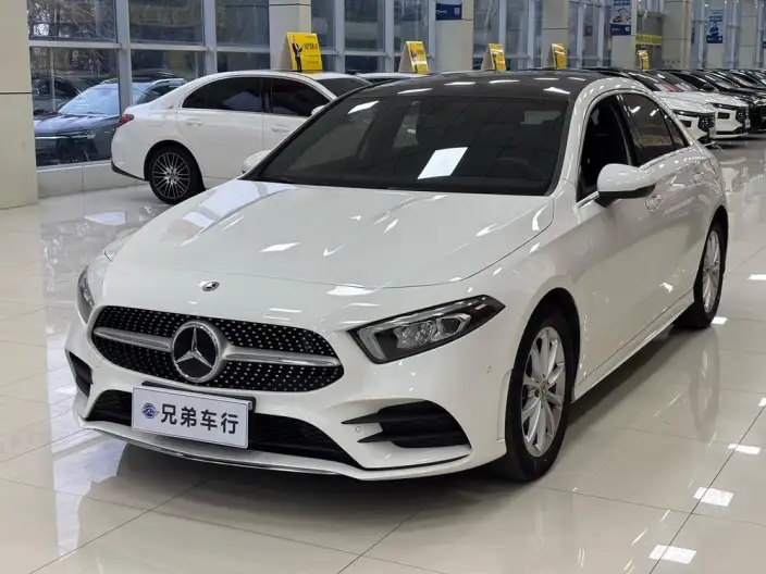 Mercedes-Benz A-class 2021 Model A 200 L Sports sedan Dynamic Edition – фото 1