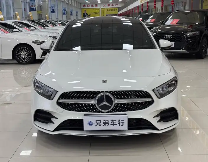 Mercedes-Benz A-class 2021 Model A 200 L Sports sedan Dynamic Edition – фото 2