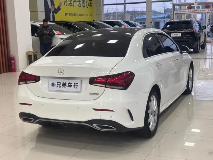 Mercedes-Benz A-class 2021 Model A 200 L Sports sedan Dynamic Edition – фото 4