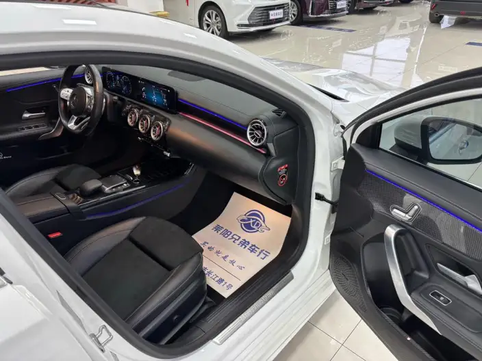 Mercedes-Benz A-class 2021 Model A 200 L Sports sedan Dynamic Edition – фото 9