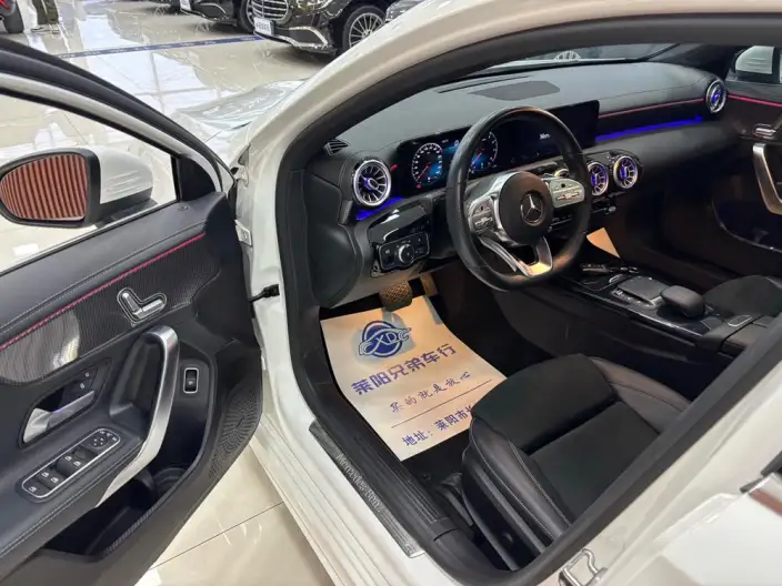 Mercedes-Benz A-class 2021 Model A 200 L Sports sedan Dynamic Edition – фото 10
