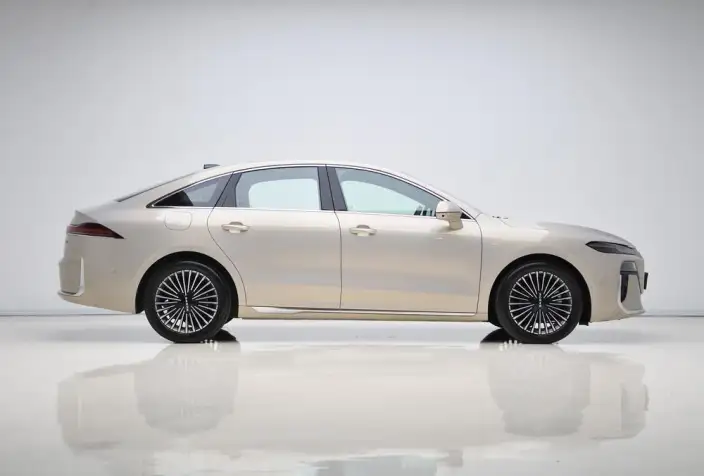 Roewe M7 DMH 2025 Model 160km Premium – фото 8