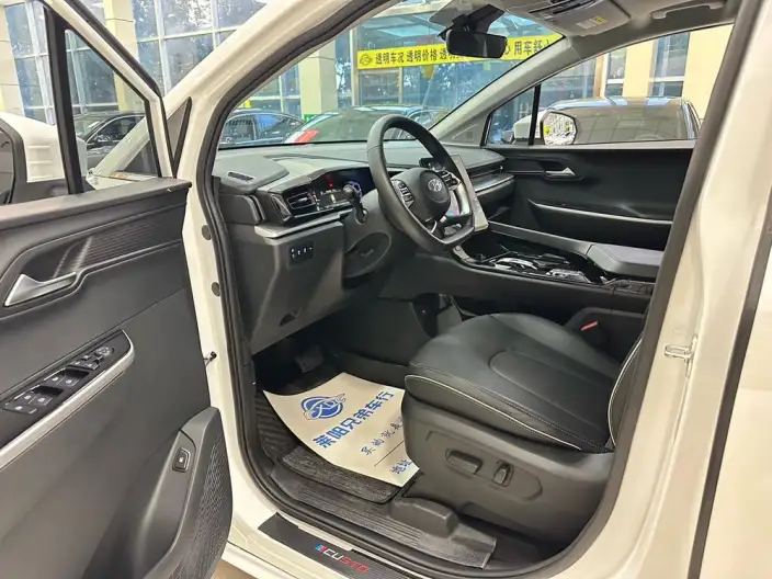 Hyundai Custin 2024 Model 270TGDi LUX Premium Edition – фото 6