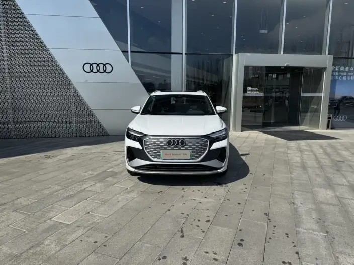 Audi Q4 e-tron 2024 Model 40 e-tron Genesis Edition – фото 2