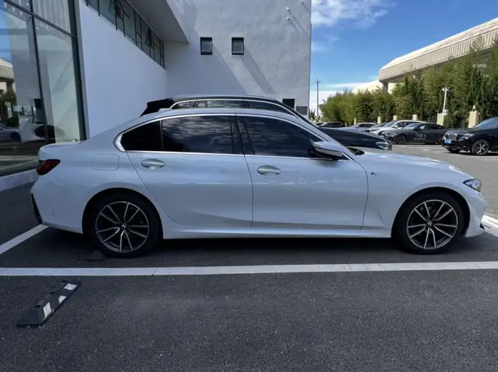 BMW 3 Series 2023 Model 325Li M Sports Set – фото 5