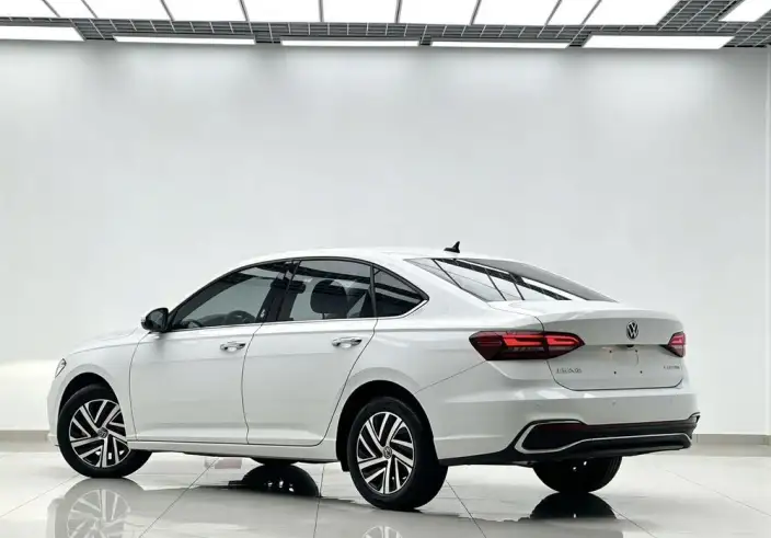 Volkswagen Lavida 2023 Model 1.5L Automatic Starry Sky Five Million Edition – фото 4