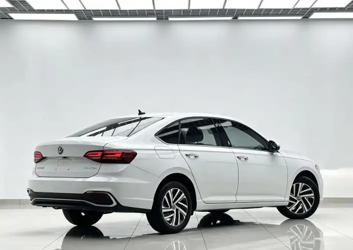 Volkswagen Lavida 2023 Model 1.5L Automatic Starry Sky Five Million Edition – фото 6