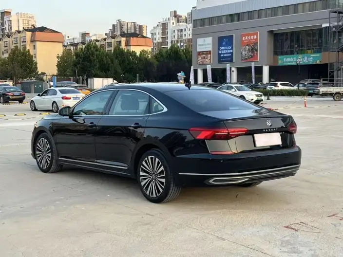 Volkswagen Passat 2021 Model 280TSI Business Edition – фото 4